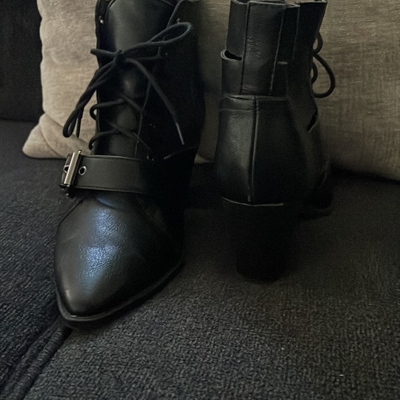 Boots - Picture 5 of 7